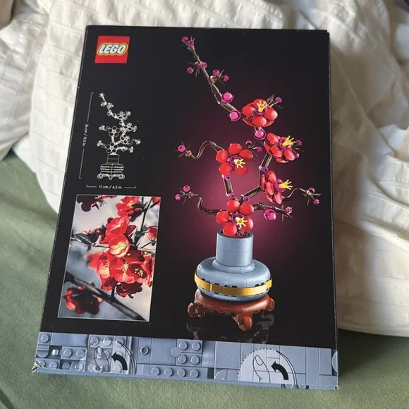 LEGO Plum Blossom Flower Botanical Collection - Picture 2 of 4